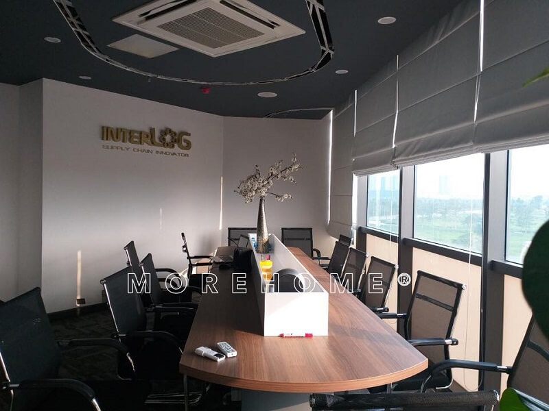 Mẫu bàn ghế văn phòng gỗ tự nhiên góp phần tạo nên sự sang trọng và đẳng cấp cho phòng họp hiện đại.